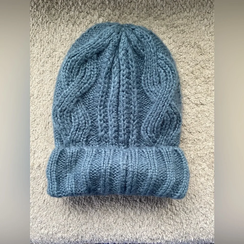 New Free People Women’s Harlow Cable Knit Beanie 💕